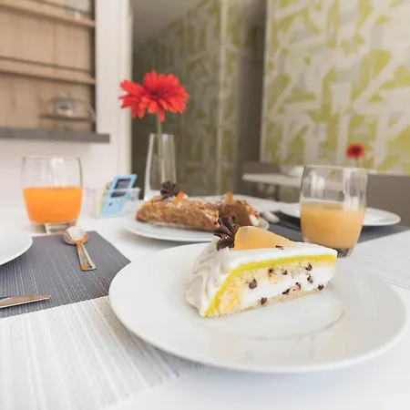 Alojamento de Acomodação e Pequeno-almoço Thalya Luxury 3*